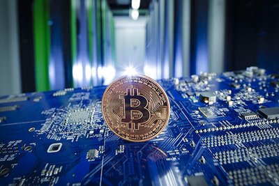 Rows of ASIC miners operating inside a high-capacity mining farm